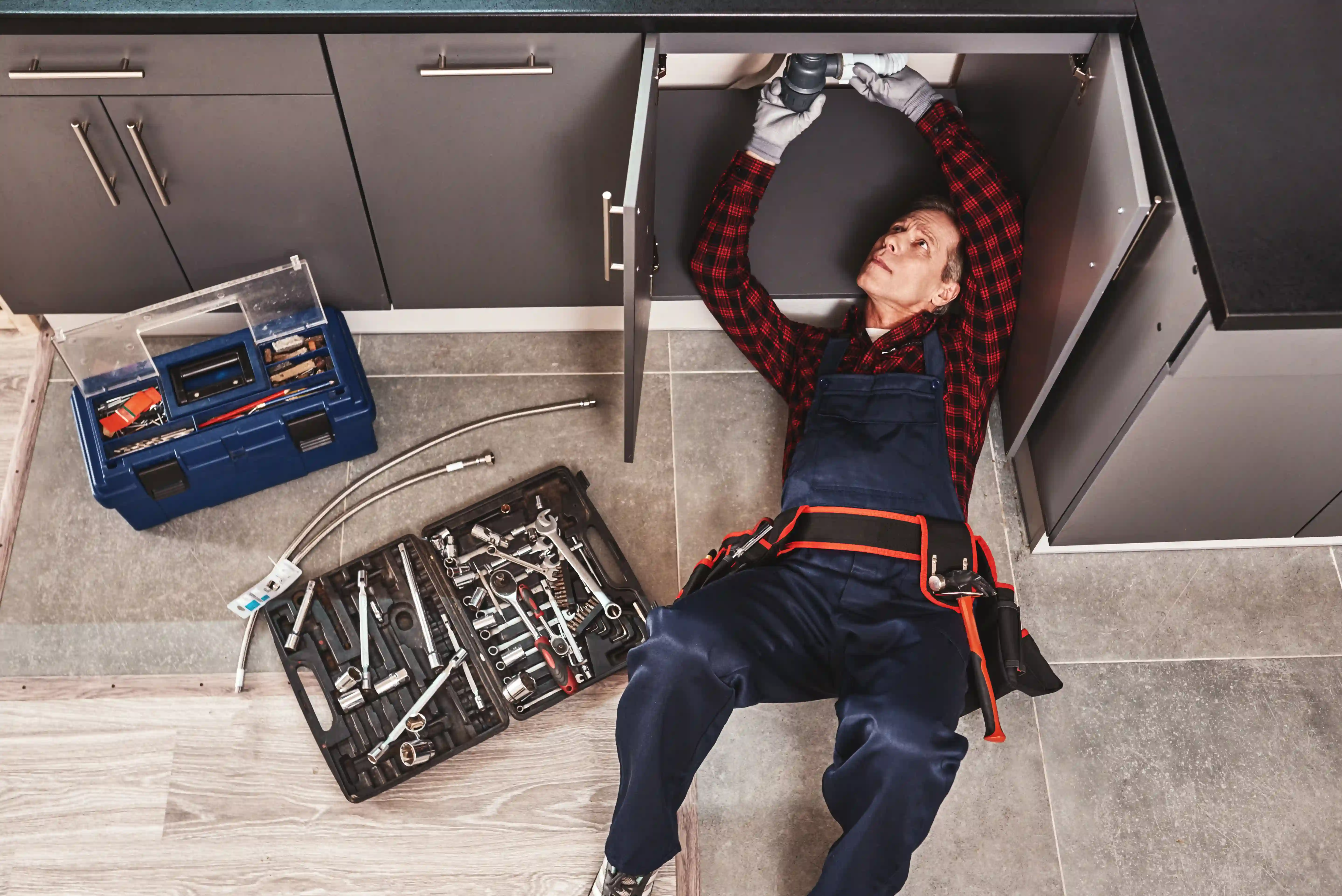 tools-case-top-view-of-seniour-plumber-repairing tools-case-top-view-of-seniour-plumber-repairing